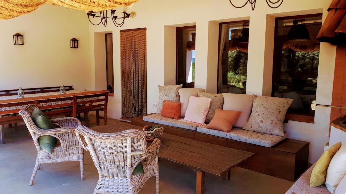 Flores Amarillas B&B Almoharin Exterior photo