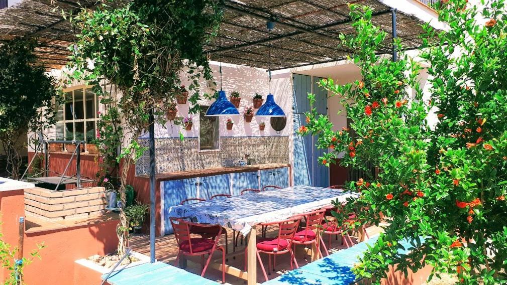 Flores Amarillas B&B Almoharin Exterior photo