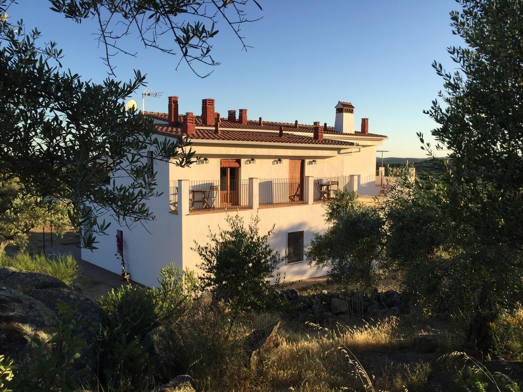 Flores Amarillas B&B Almoharin Exterior photo