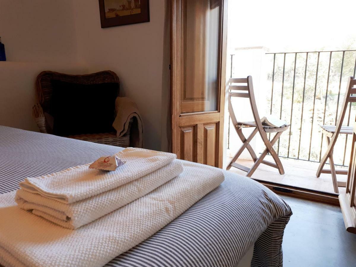 Flores Amarillas B&B Almoharin Exterior photo
